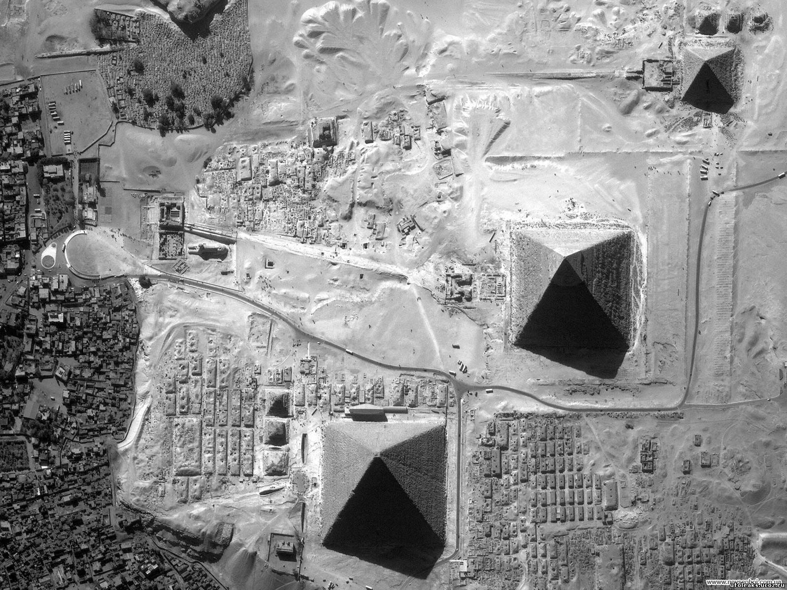 Пирамида Хеопса со спутника