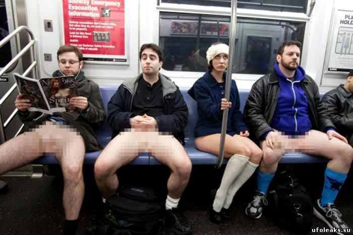Акция "в метро без штанов"